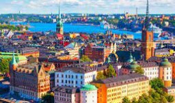هل السويد دولة امنة وما عاصمتها وعملتها ولغتها وبم تشتهر وعدد سكانها 2023