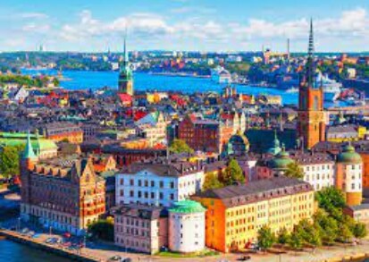 هل السويد دولة امنة وما عاصمتها وعملتها ولغتها وبم تشتهر وعدد سكانها 2023